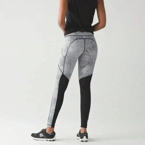 Lululemon Speed Tight V Power Luxtreme Spray Jacquard White Black Size 4 W5AGJS